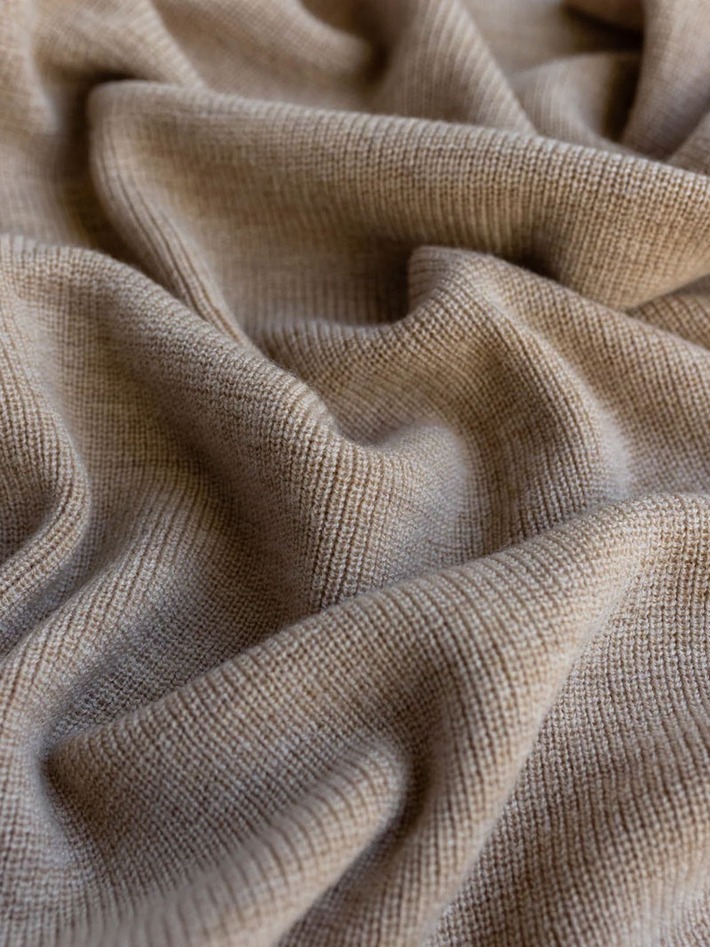Felix babytæppe i merinould fra Hvid Knitware - Sand