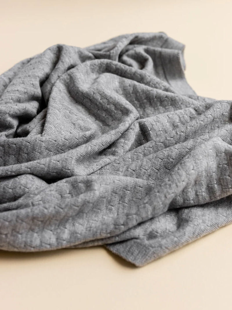 Frankie Babytæppe i merinould fra Hvid Knitware - Grey Melange