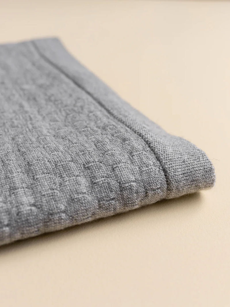 Hvid Knitware Frankie tæppe i merinould - Grey Melange