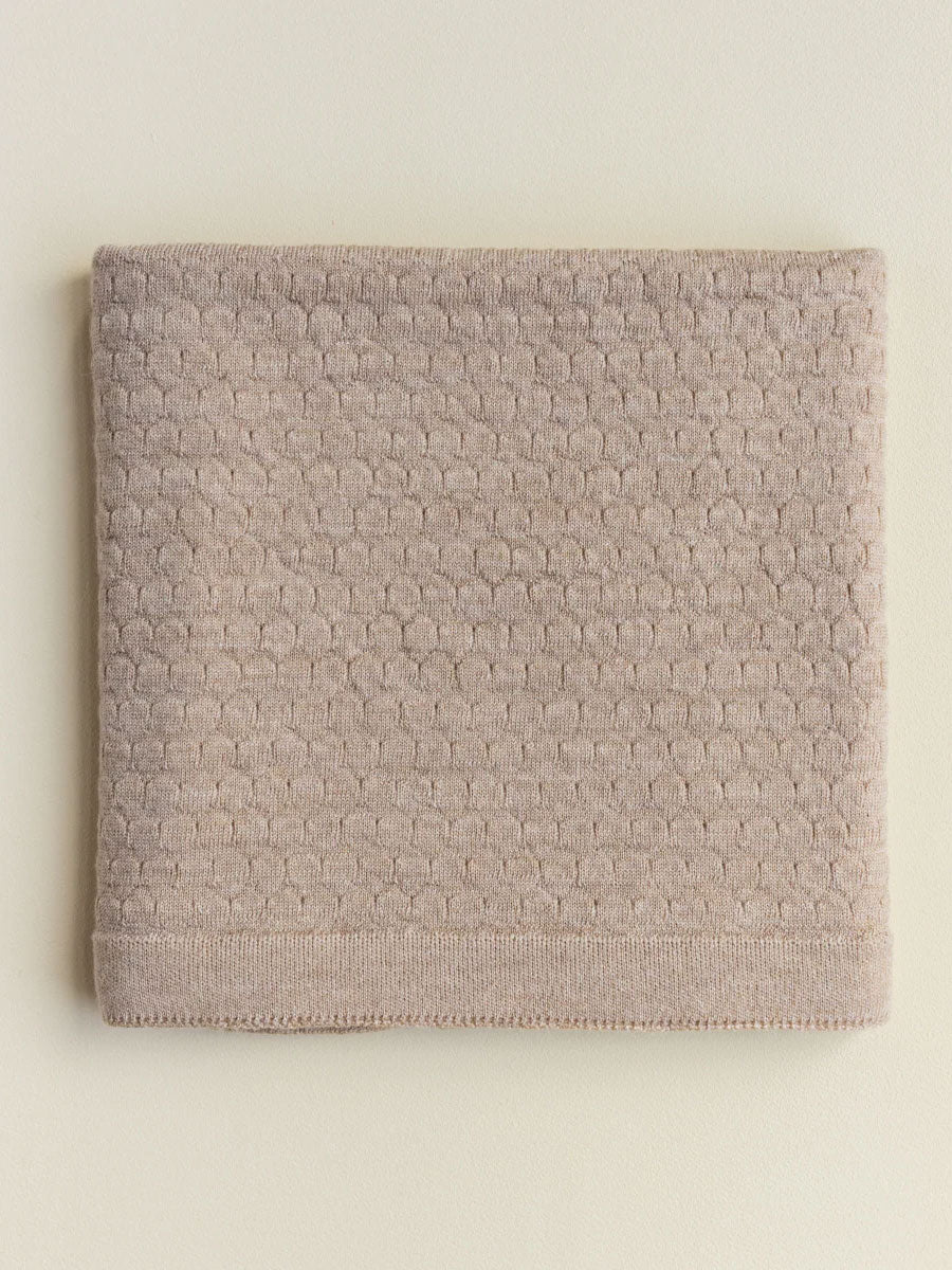Babytæppe i merino uld fra Hvid Knitware - Frankie Sand