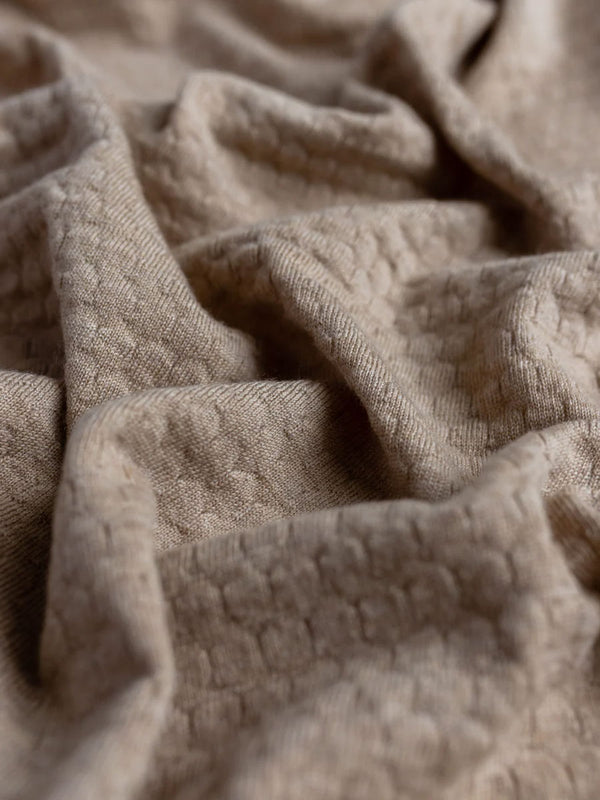 Babytæppe i merinould fra Hvid Knitware - Frankie Sand