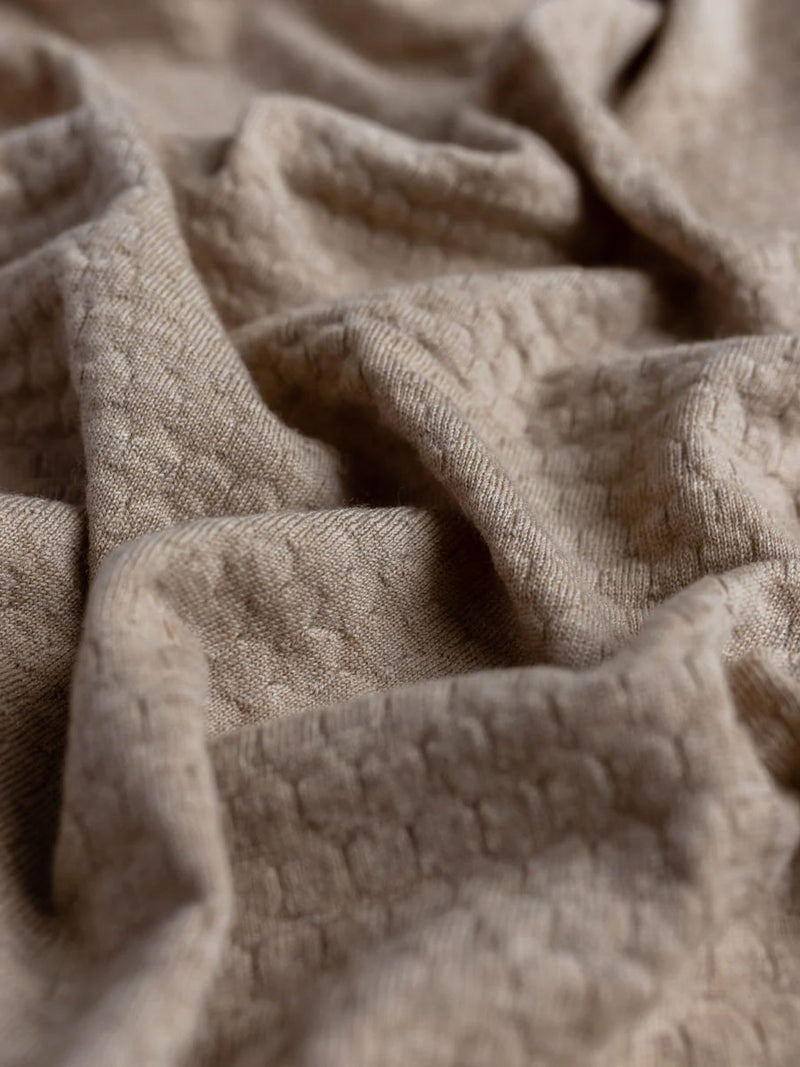 Babytæppe i merinould fra Hvid Knitware - Frankie Sand