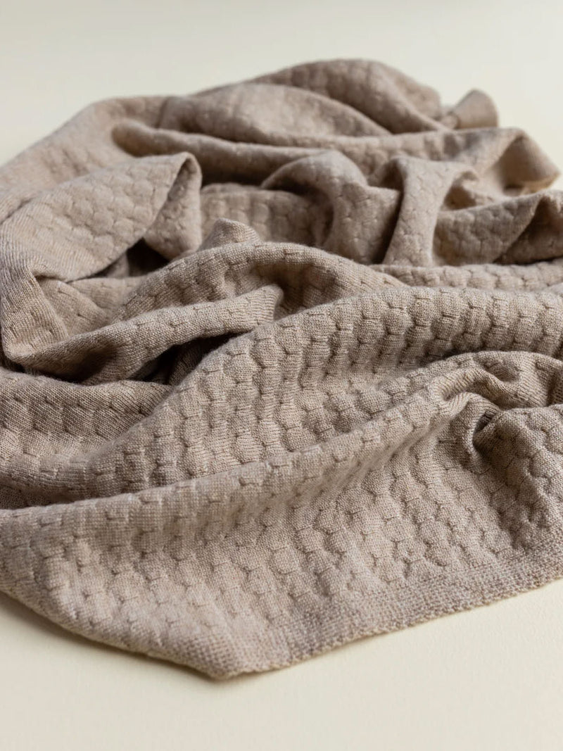 Sand Babytæppe i merinould fra Hvid Knitware - Frankie