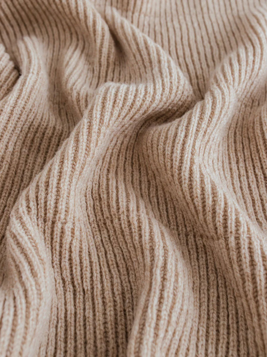 Gaston tæppe fra Hvid Knitware - Beige