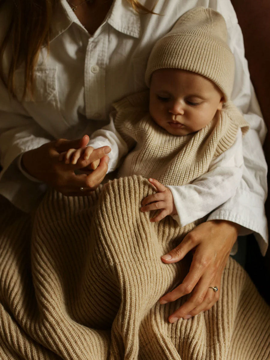 Hvis Knitware Gaston tæppe - Sand