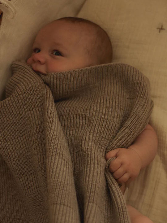 Ivy babytæppe i merinould fra Hvid Knitware