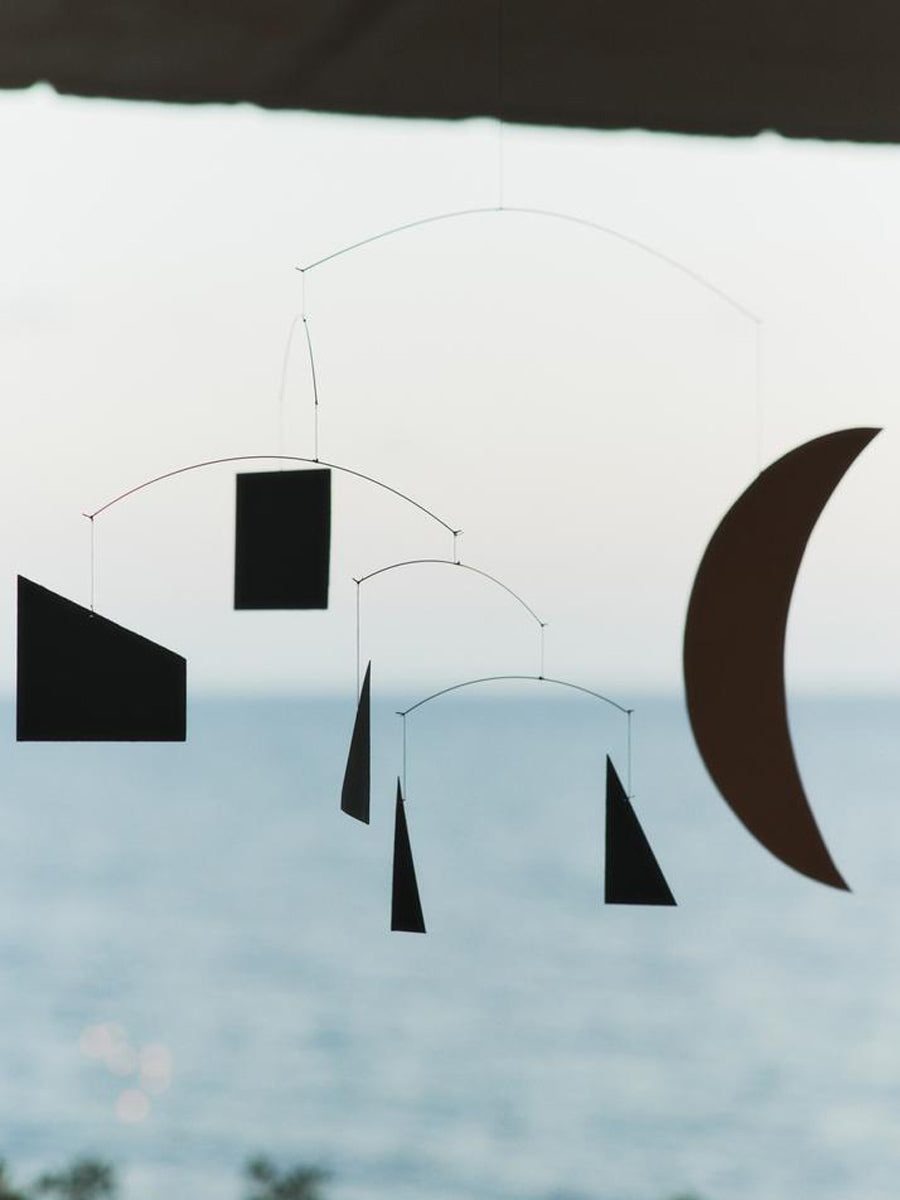 Uro "Phase" fra Ferm Living -  Black/Gold