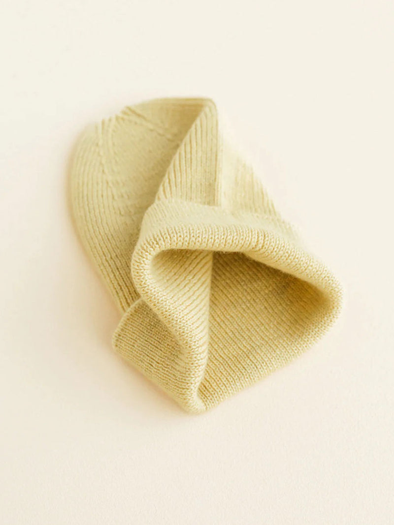 Beanie til nyfødt i merino uld fra Hvid Knitware, Fonzie newborn , Light Yellow.