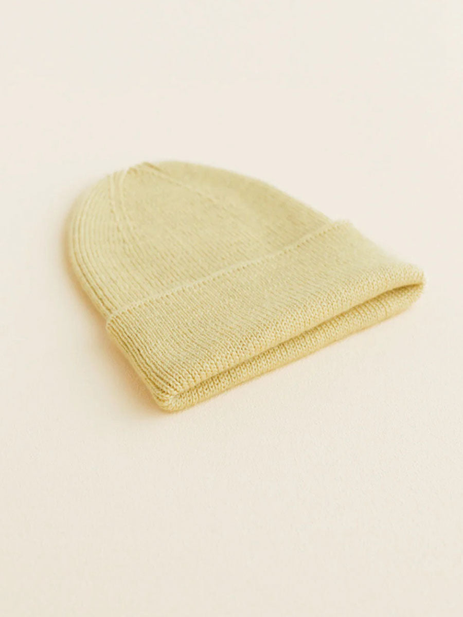 Beanie til nyfødt i merino uld fra Hvid Knitware, Fonzie newborn ,Light Yellow