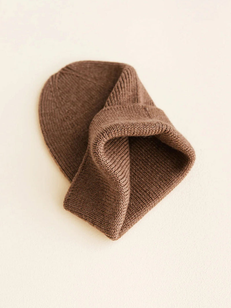 Beanie til nyfødt i merino uld fra Hvid Knitware, Fonzie newborn , Mocha