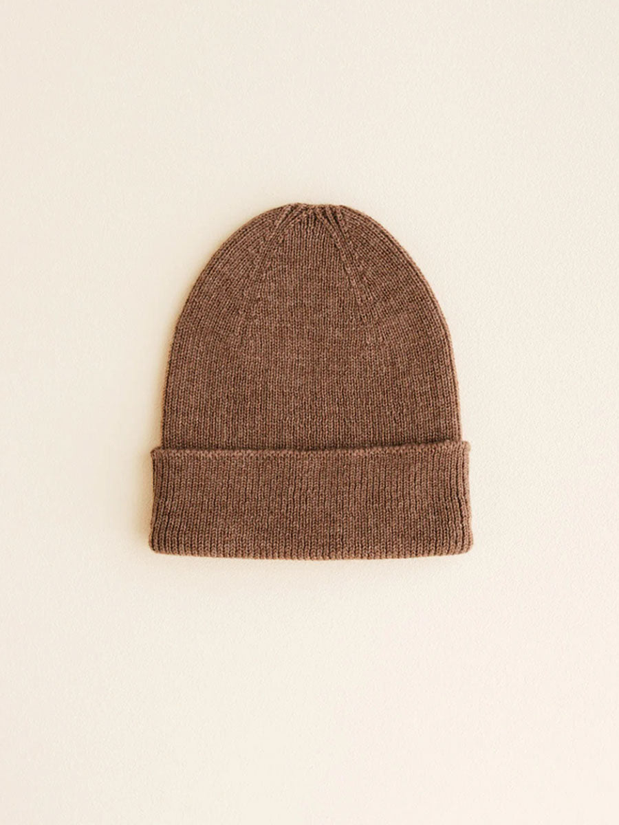 Beanie til nyfødt i merino uld fra Hvid Knitware, Fonzie newborn - Mocha.