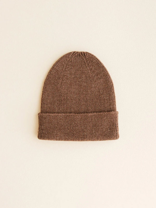 Beanie til nyfødt i merino uld fra Hvid Knitware, Fonzie newborn - Mocha.