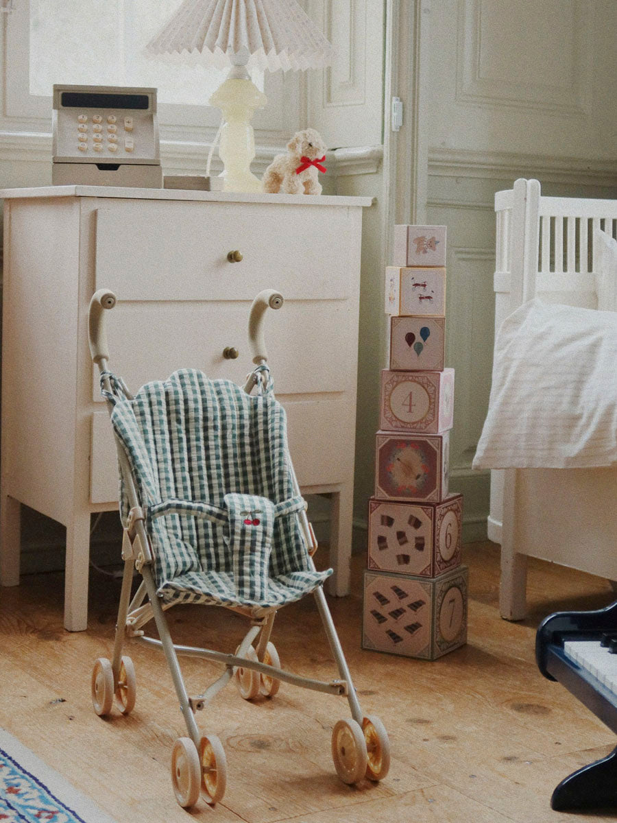 Fine stabelkasser til børneværelset fra danske Konges Sløjd - multi.