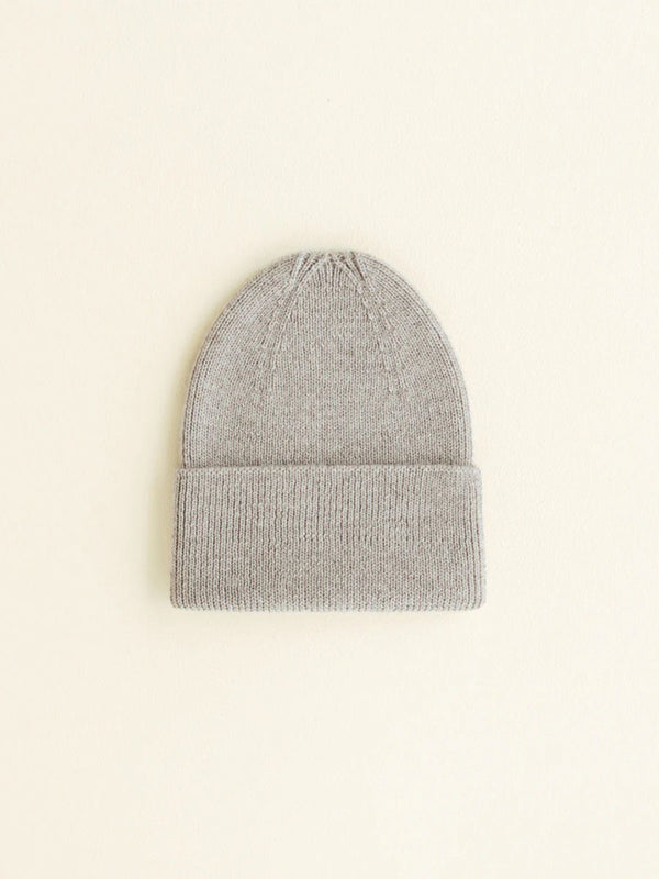 Beanie til nyfødt i merino uld fra Hvid Knitware, Fonzie newborn - Pebble