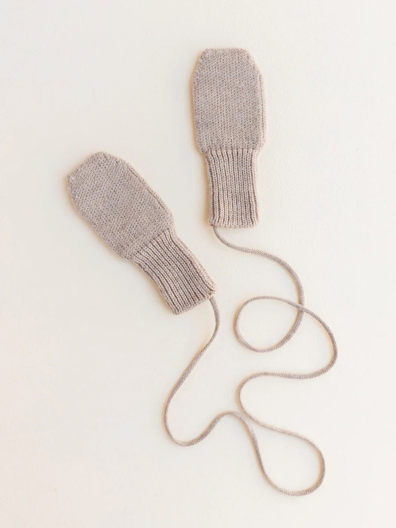 Vanter i merino uld fra Hvid Knitware, Fiza - Sand.