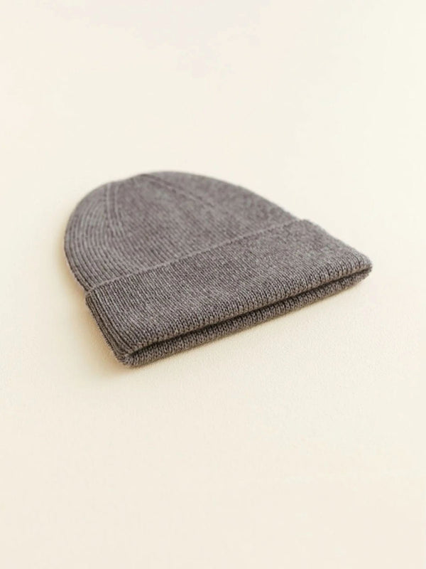 Beanie til nyfødt i merino uld fra Hvid Knitware, Fonzie newborn - Otter.