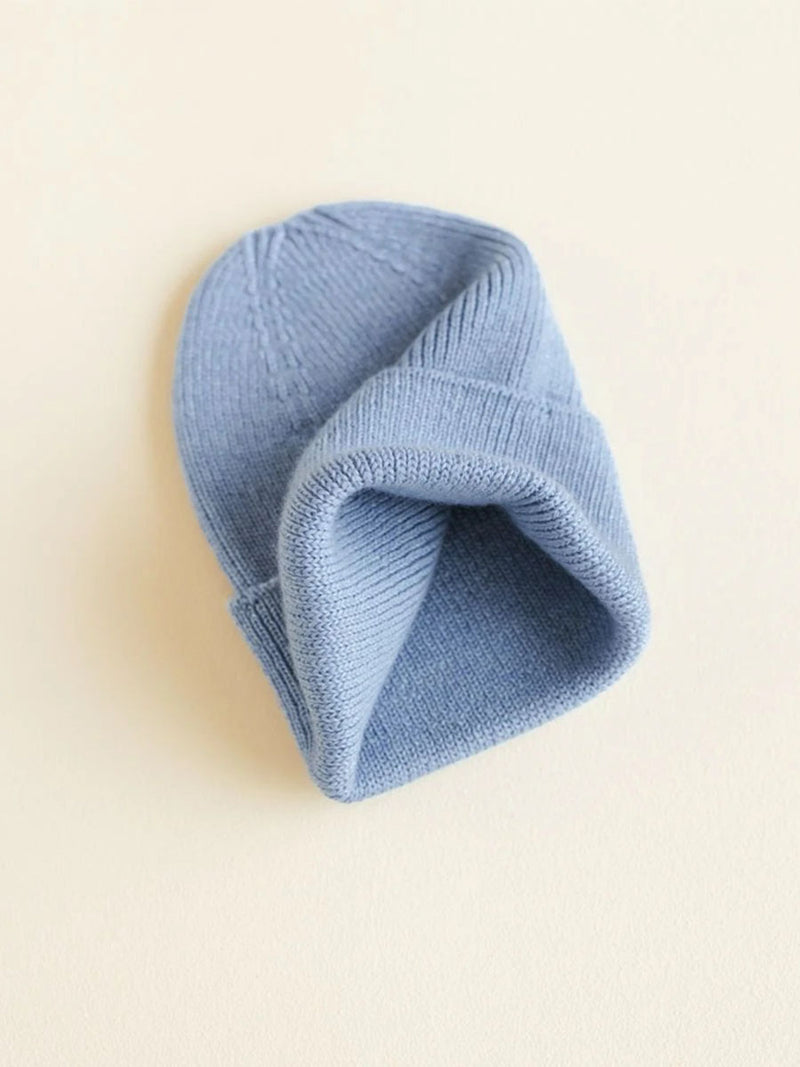 Beanie til nyfødt i merino uld fra Hvid Knitware, Fonzie newborn - Light Blue