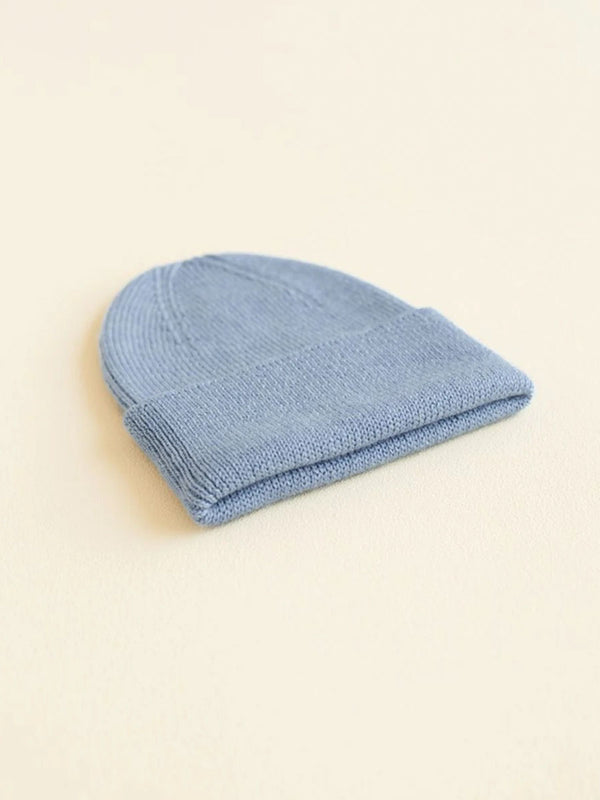 Beanie til nyfødt i merino uld fra Hvid Knitware, Fonzie newborn - Light Blue.