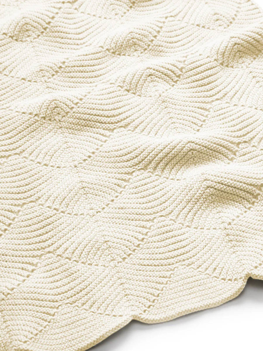 Utroligt blødt striktæppe i et fint muslingeskalmønster