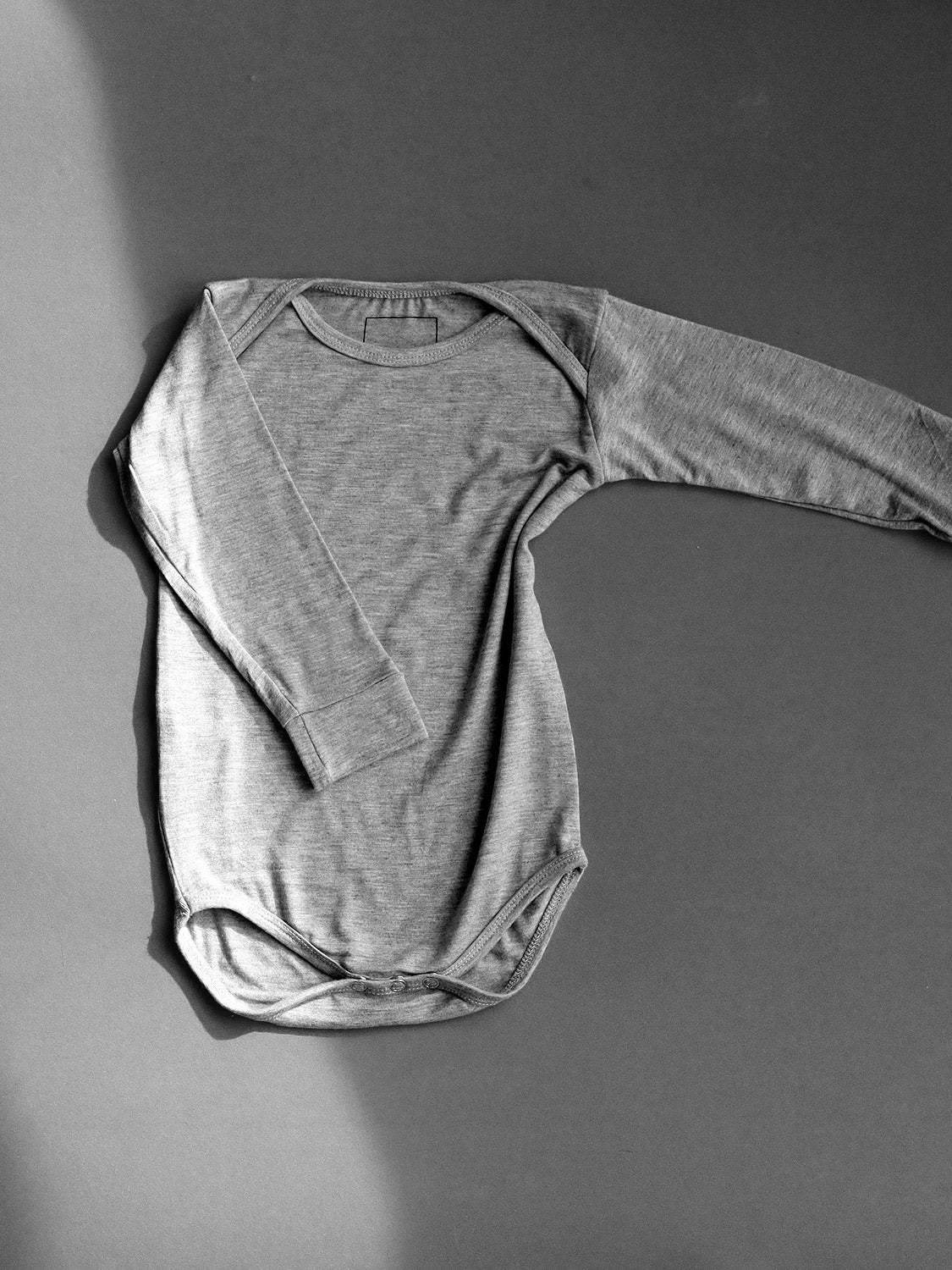 Unisex body fra DANSKK - Mineral grey str 86-92