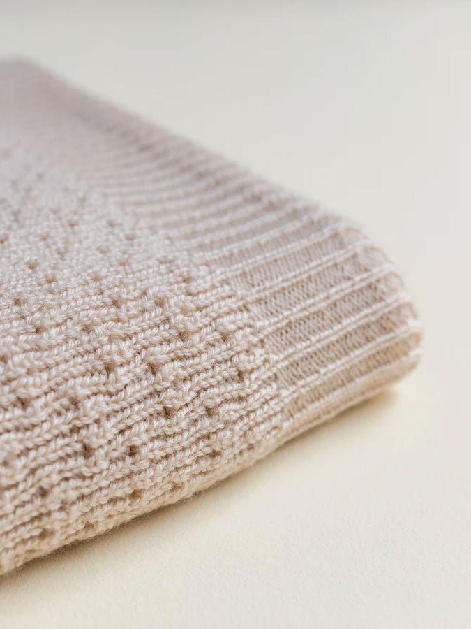 Hvid Knitware babytæppe