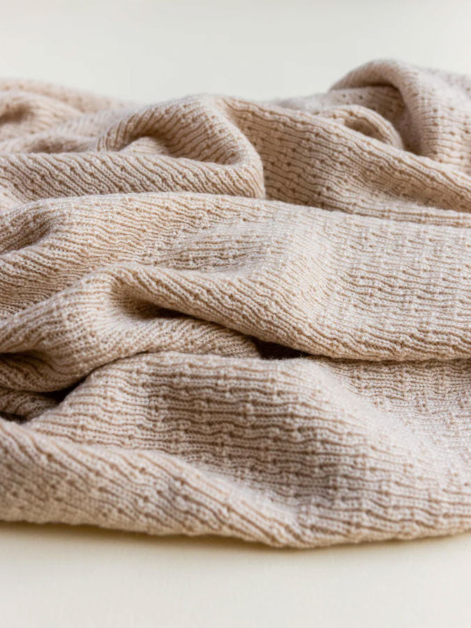 Baby tæppe i merinould fra Hvid Knitware - Dora Oat
