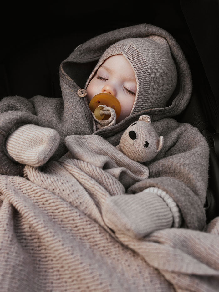 Kraftigt luksus babytæppe i ren merinould fra belgiske Hvid. 