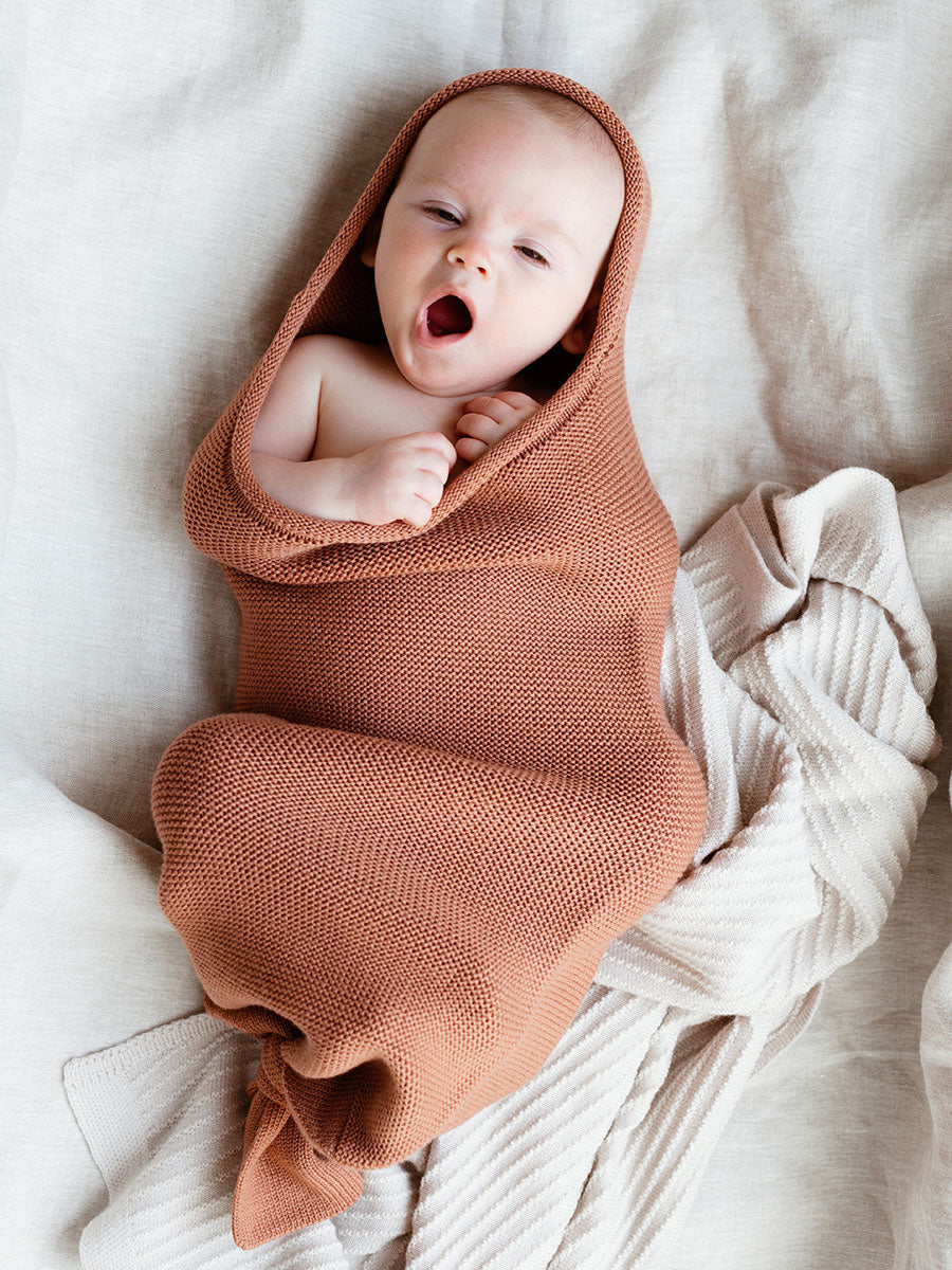 sovepose i ren merinould fra Hvid