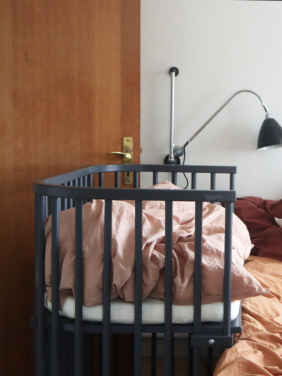 Bedside crib i grå - XXL