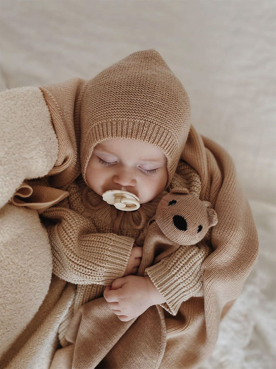 Kyse i 100% merinould fra belgiske Hvid. 