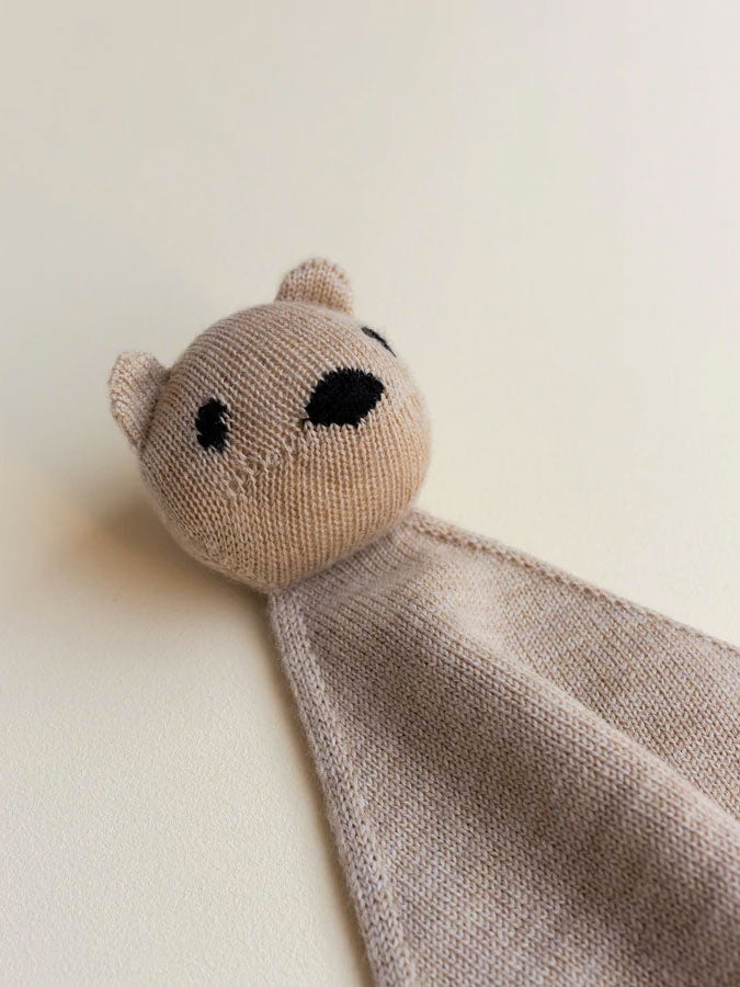 Nusseklud fra Hvid Knitware - Sand