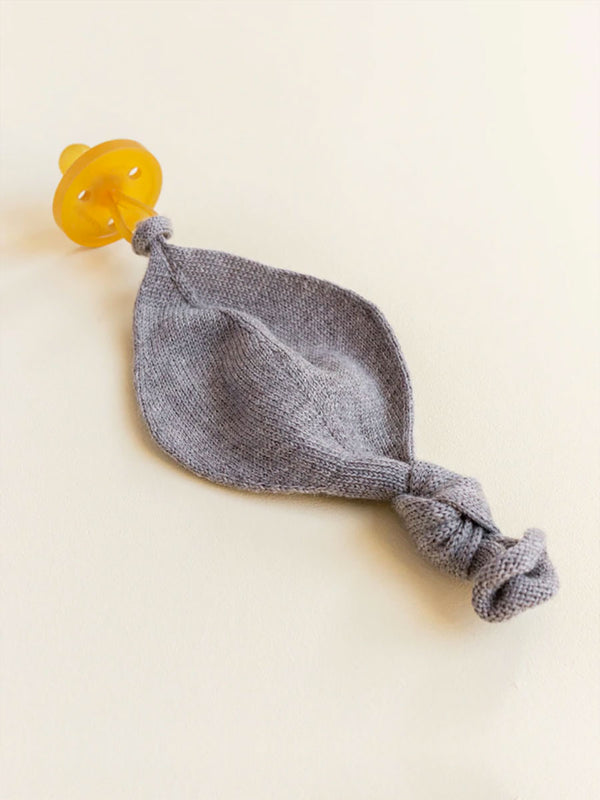 Suttesnor i merino uld fra Hvid Knitware - Otter